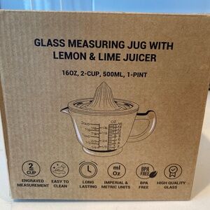 CuttleLab Glass Measuring Cup with Juicer